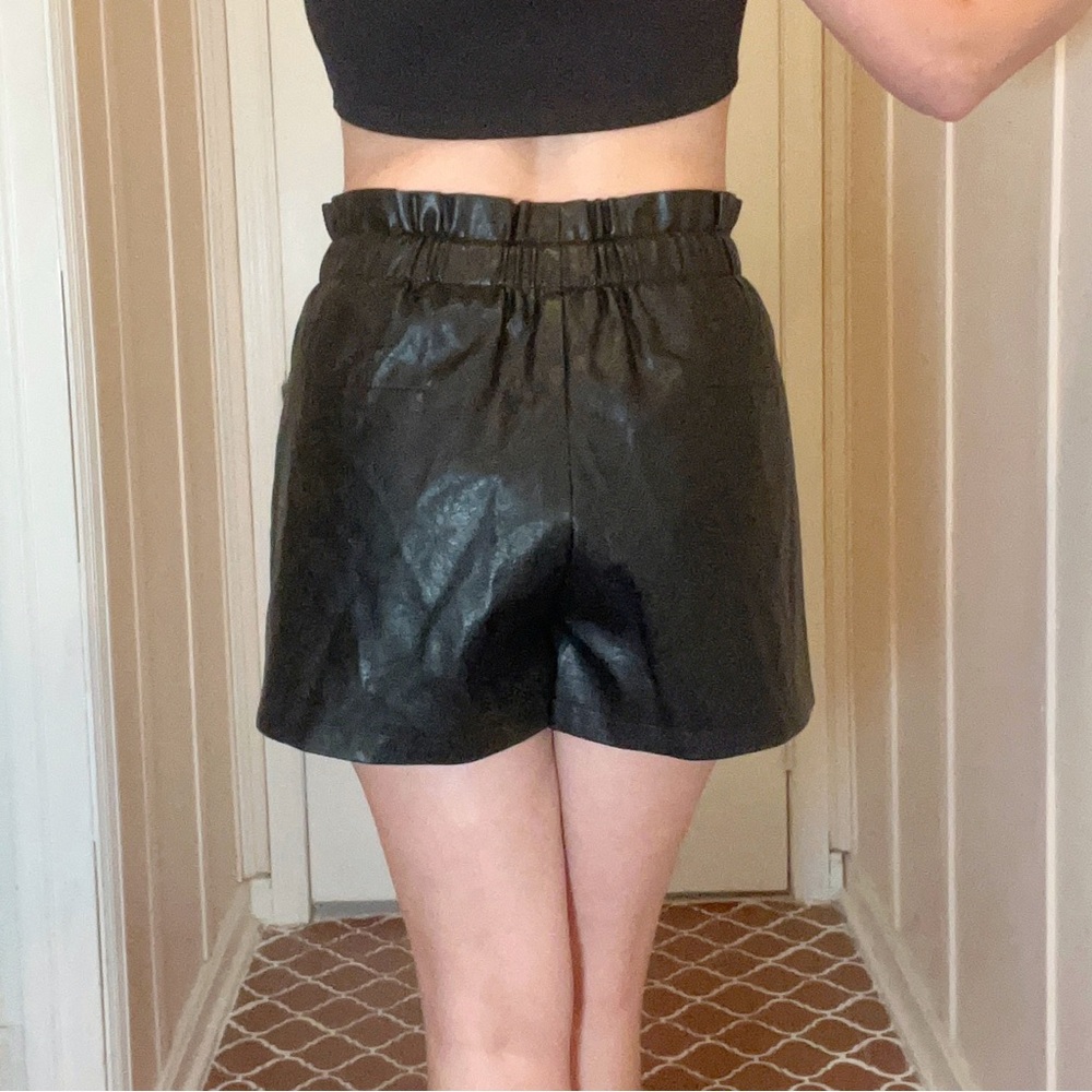 Oversized High Waist Loose Fit Faux Leather Shorts Size 10 - Picture 7 of 17